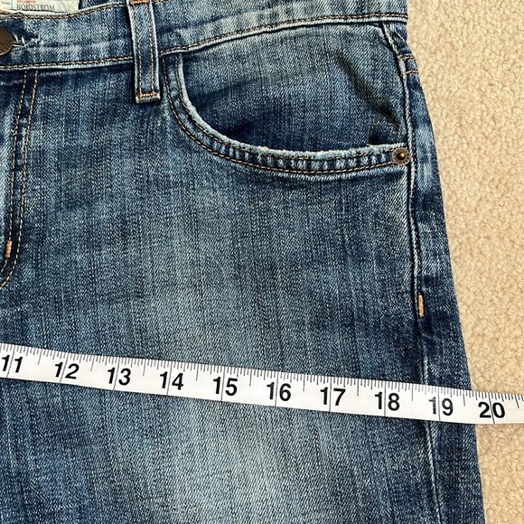 Current Elliot (exclusive for Nordstroms) Boyfriend distressed jeans. Fit 28-29 - Picture 10 of 11